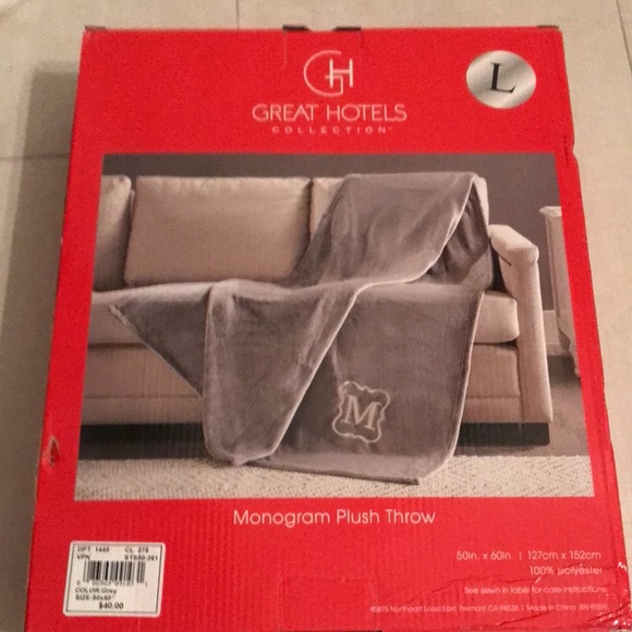 Brand new great hotels monogram plush throw - Picture 4 of 4